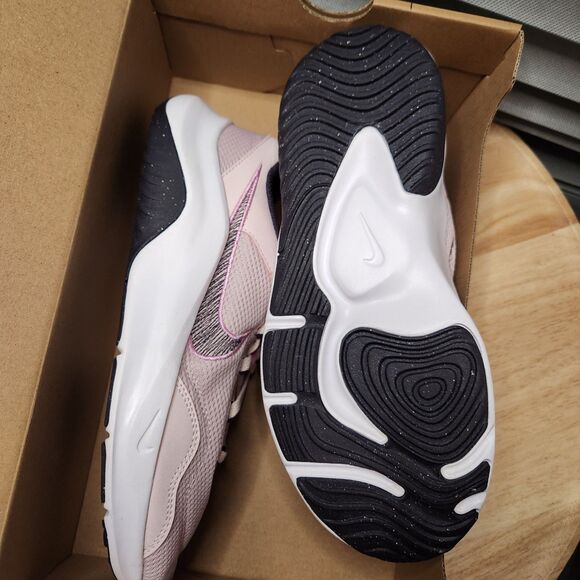 Nike Legend Essential 3 NN – Women’s 9, Barely Rose, Unworn - Picture 7 of 7
